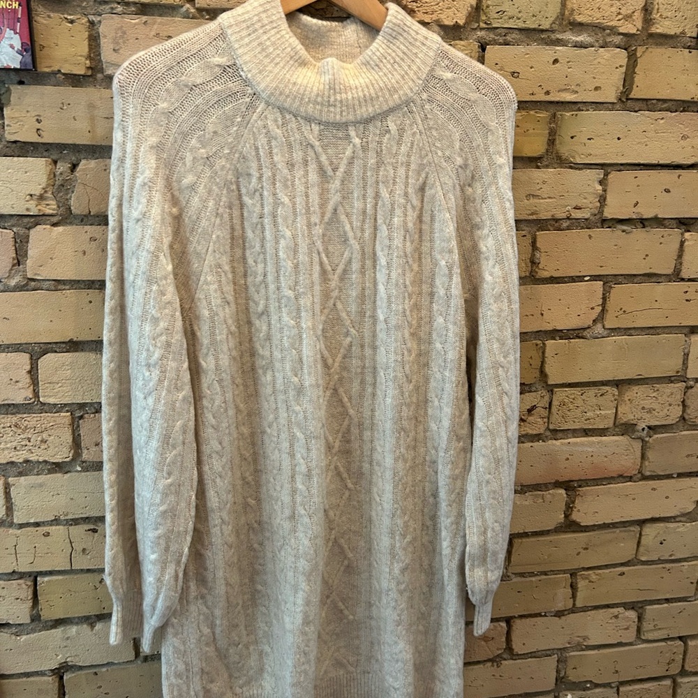 Abercrombie & Fitch Cream Knit Sweater